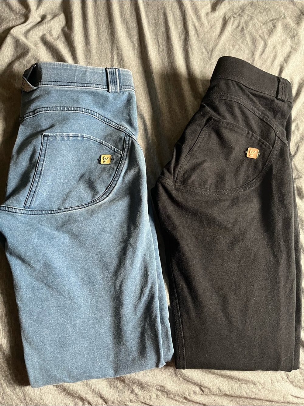 Freddy women’s skinny stretchy Jeans in Blue and Black